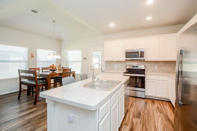 805 Willow Avenue, Cleveland, TX 77327