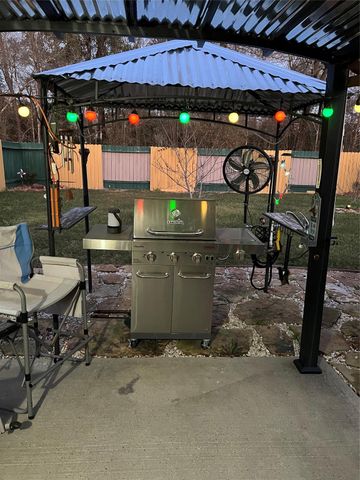 805 Willow Avenue, Cleveland, TX 77327