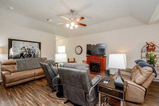 805 Willow Avenue, Cleveland, TX 77327