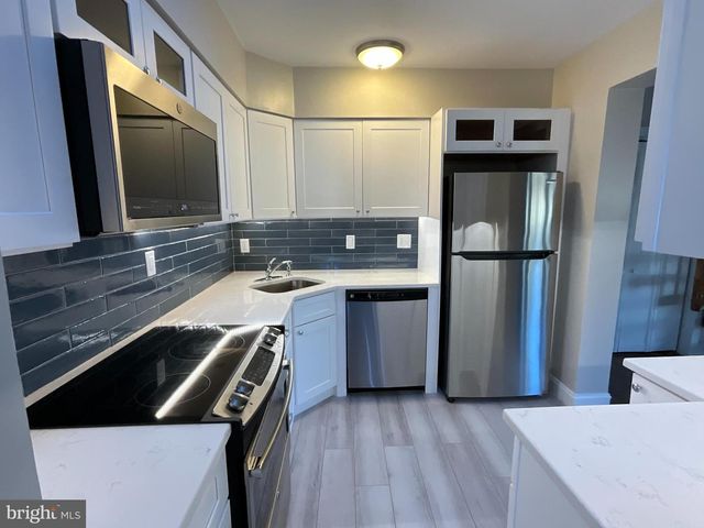 2031 HILLSIDE DR, Falls Church, VA 22043