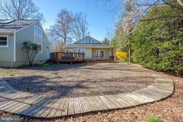 2031 HILLSIDE DR, Falls Church, VA 22043