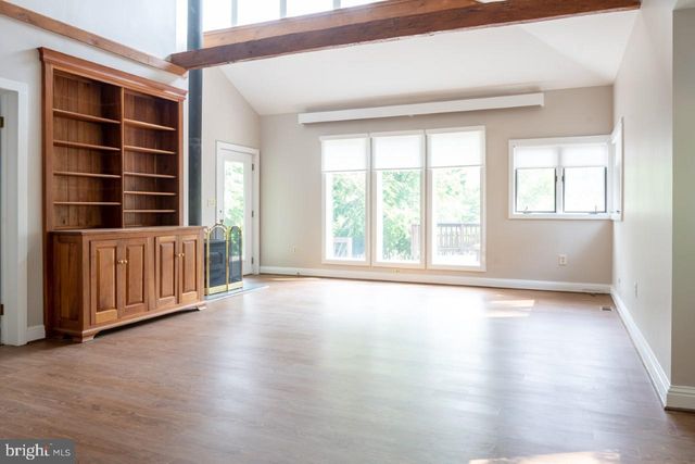 2031 HILLSIDE DR, Falls Church, VA 22043