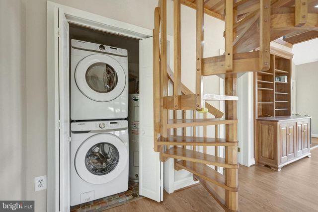 2031 HILLSIDE DR, Falls Church, VA 22043