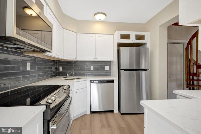 2031 HILLSIDE DR, Falls Church, VA 22043