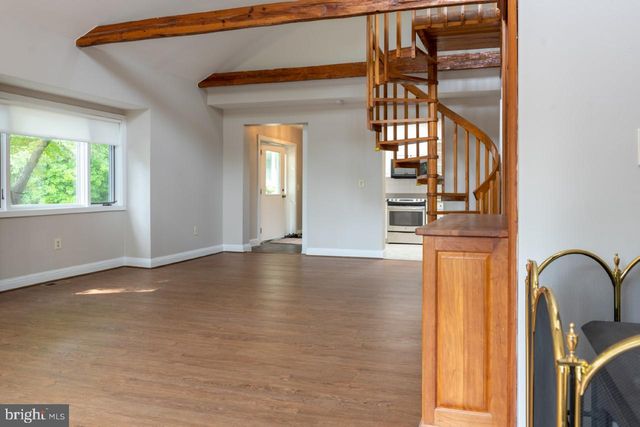 2031 HILLSIDE DR, Falls Church, VA 22043