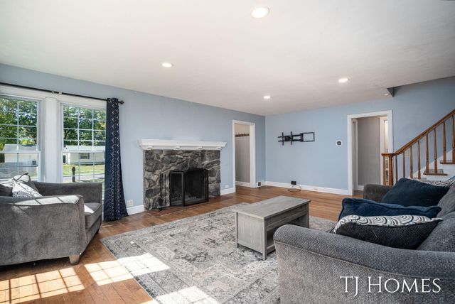 8966 Holton-Duck Lake Road, Holton, MI 49425