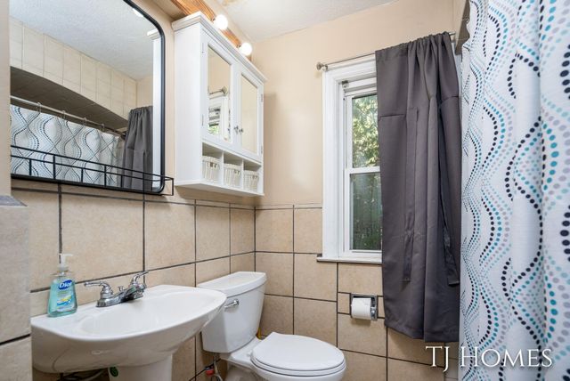 8966 Holton-Duck Lake Road, Holton, MI 49425