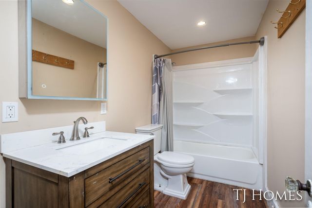 8966 Holton-Duck Lake Road, Holton, MI 49425