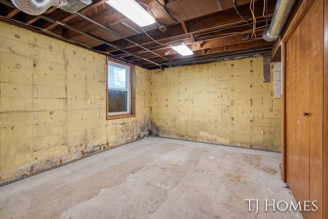 8966 Holton-Duck Lake Road, Holton, MI 49425