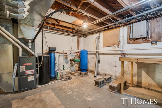 8966 Holton-Duck Lake Road, Holton, MI 49425