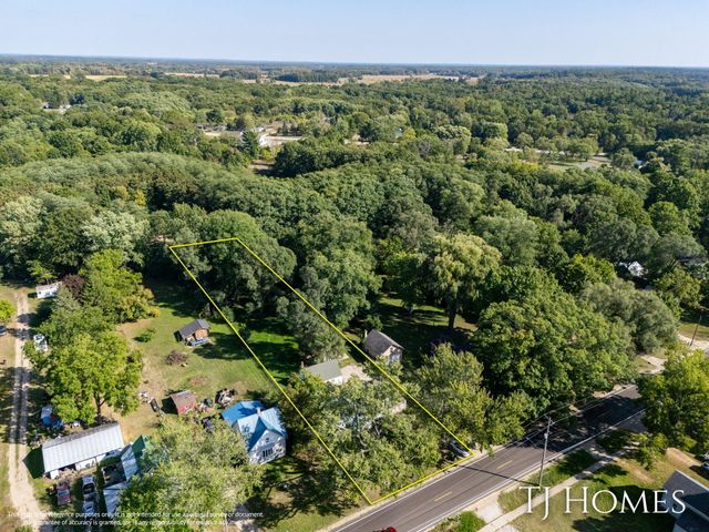 8966 Holton-Duck Lake Road, Holton, MI 49425