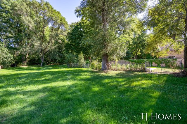 8966 Holton-Duck Lake Road, Holton, MI 49425