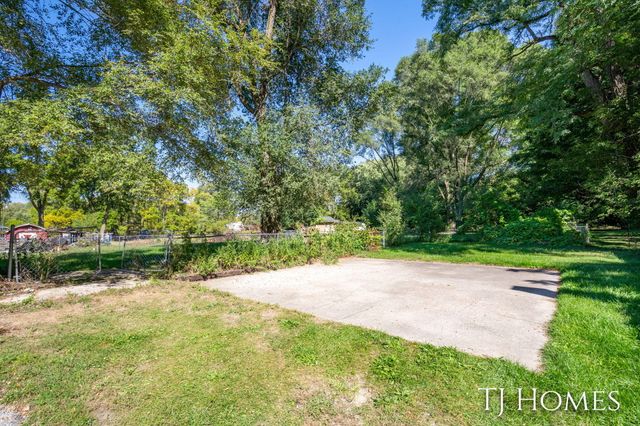 8966 Holton-Duck Lake Road, Holton, MI 49425