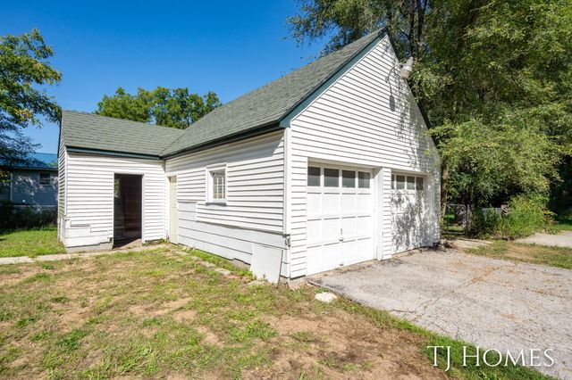 8966 Holton-Duck Lake Road, Holton, MI 49425