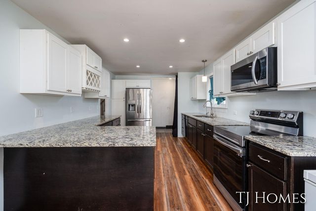 8966 Holton-Duck Lake Road, Holton, MI 49425