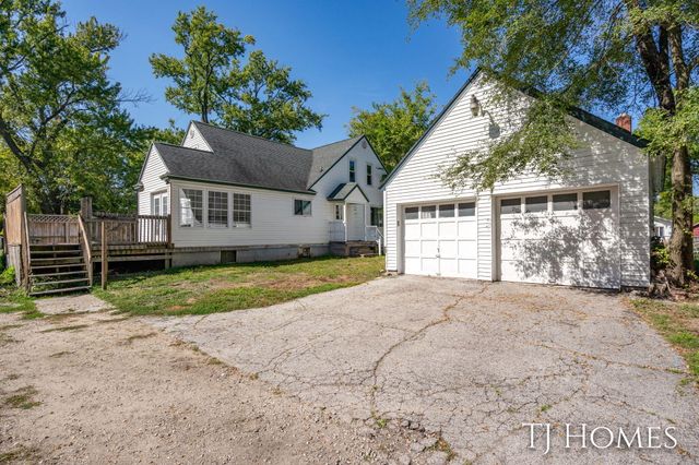8966 Holton-Duck Lake Road, Holton, MI 49425
