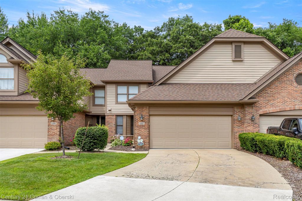 5357 Royal Vale Lane, Dearborn, MI 48126