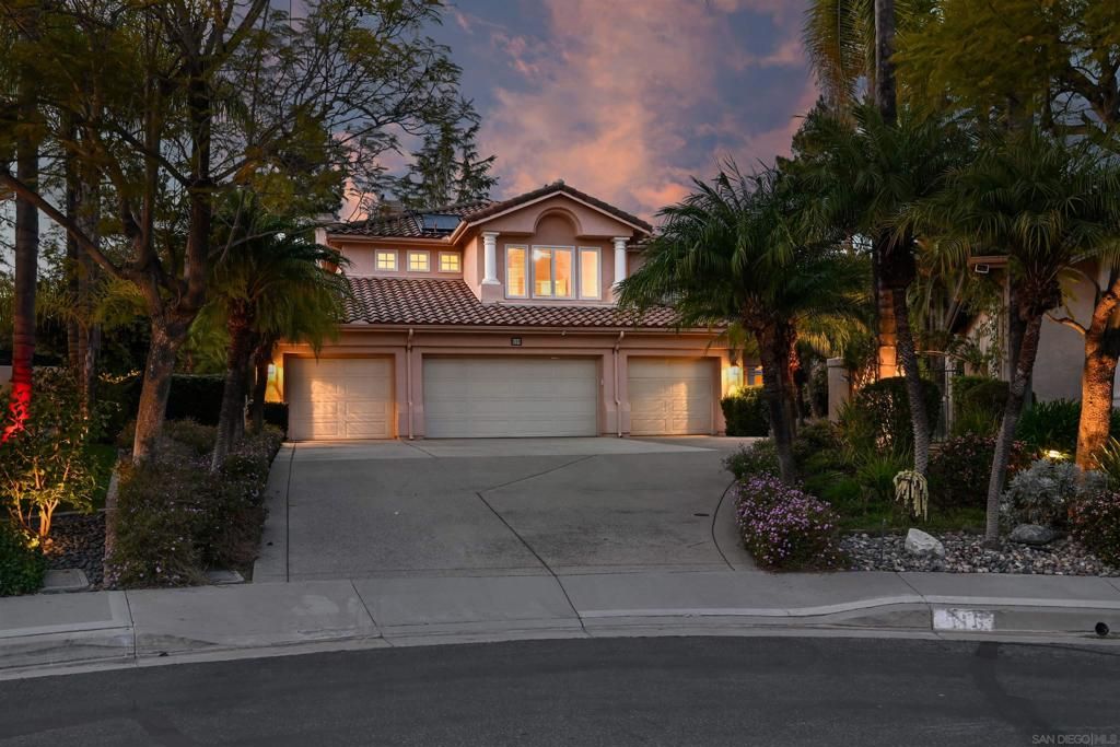 Image 4 of property listing at 516 Camino Bailen, Escondido, CA 92029