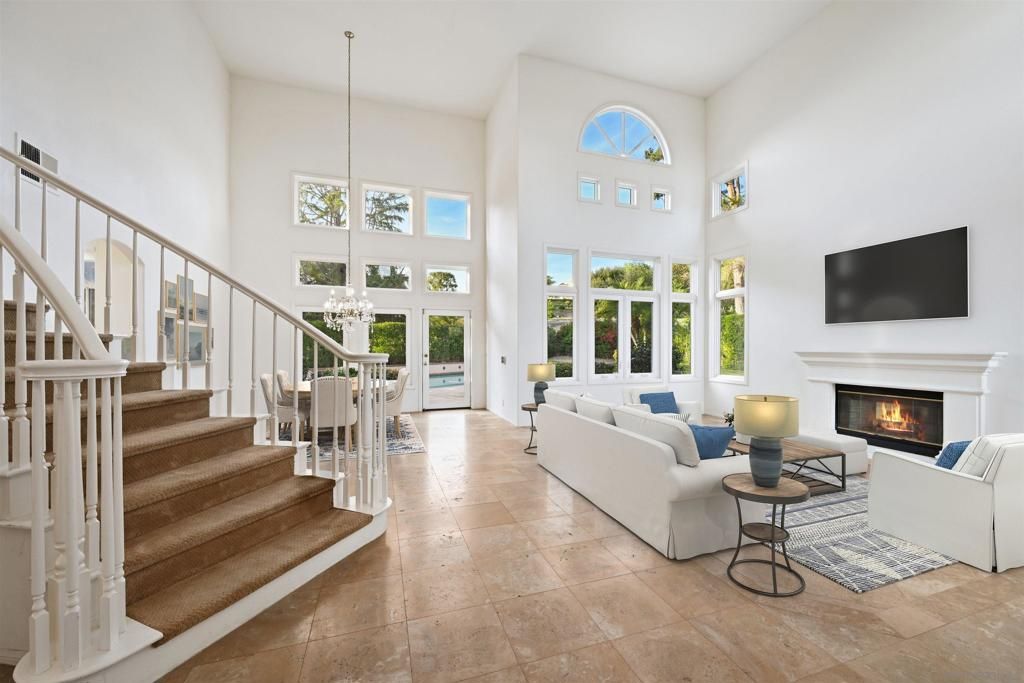 Image 9 of property listing at 516 Camino Bailen, Escondido, CA 92029