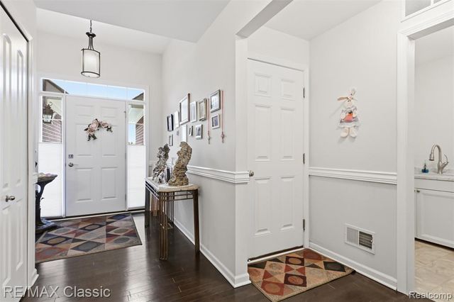 9260 Liberty Court, Livonia, MI 48150