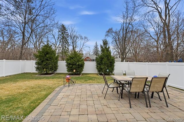 9260 Liberty Court, Livonia, MI 48150