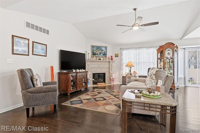 9260 Liberty Court, Livonia, MI 48150