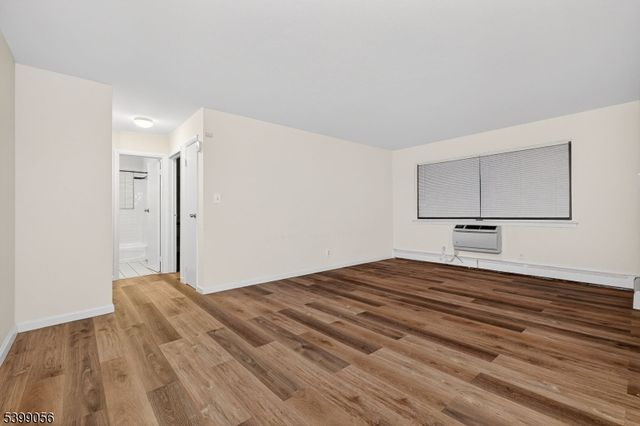 401 Us Highway 22 D, North Plainfield Boro, NJ 07060