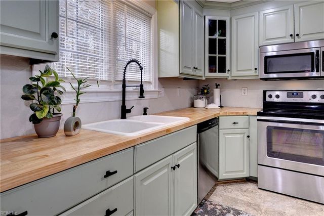 3592 Woodstock RD, Gloucester, VA 23061