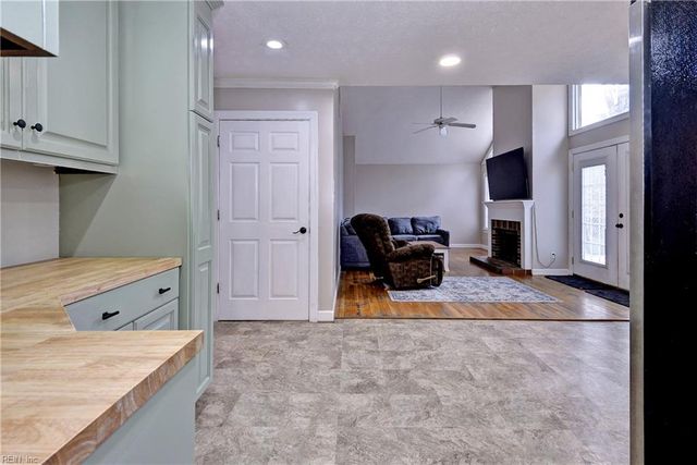 3592 Woodstock RD, Gloucester, VA 23061