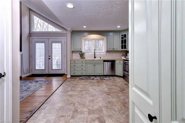 3592 Woodstock RD, Gloucester, VA 23061