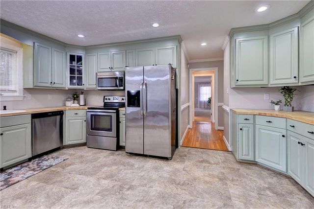 3592 Woodstock RD, Gloucester, VA 23061