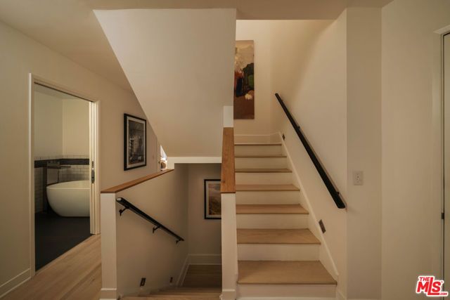 2027 Oakwood Avenue, Los Angeles, CA 90291