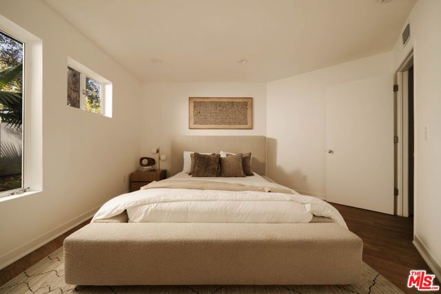 2027 Oakwood Avenue, Los Angeles, CA 90291