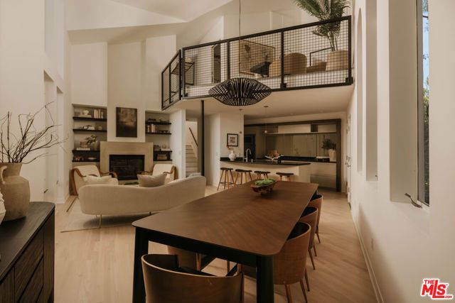 2027 Oakwood Avenue, Los Angeles, CA 90291