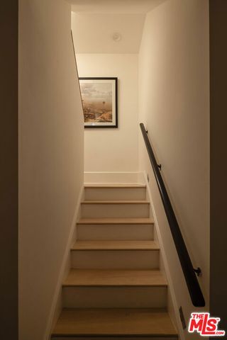 2027 Oakwood Avenue, Los Angeles, CA 90291