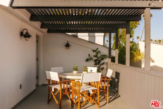2027 Oakwood Avenue, Los Angeles, CA 90291