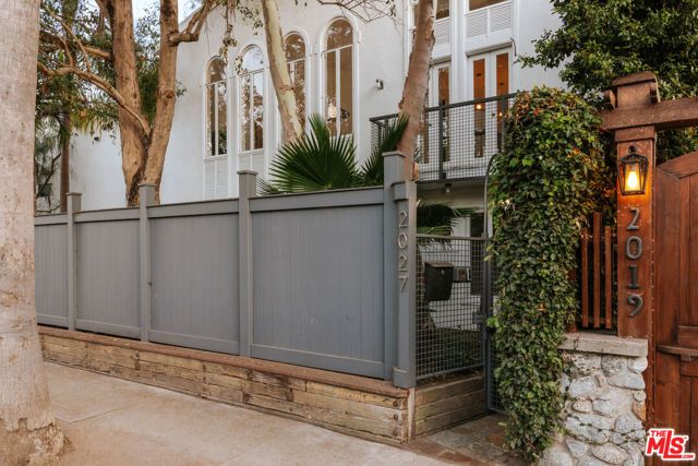 2027 Oakwood Avenue, Los Angeles, CA 90291