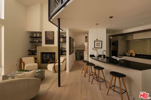 2027 Oakwood Avenue, Los Angeles, CA 90291