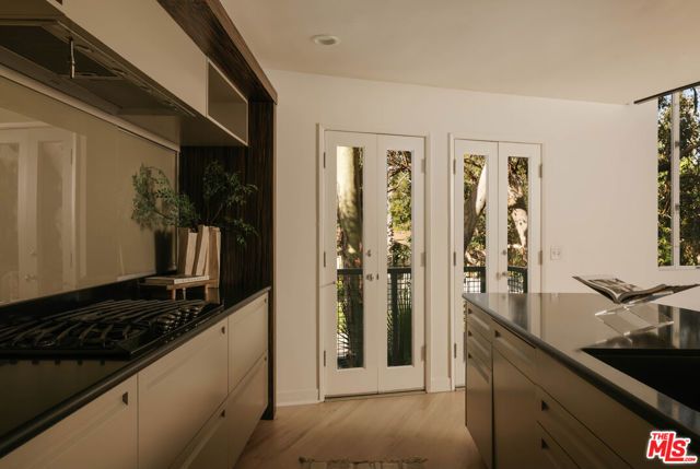 2027 Oakwood Avenue, Los Angeles, CA 90291