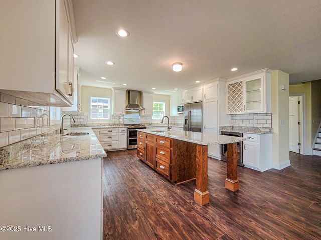 170 Grandview Drive, Sneads Ferry, NC 28460