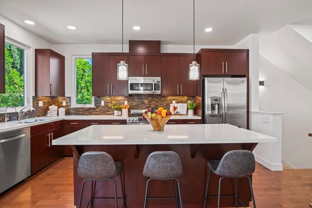 411 Brassinga Court, Palo Alto, CA 94306