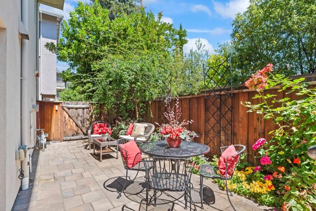 411 Brassinga Court, Palo Alto, CA 94306
