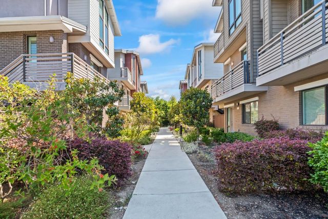 411 Brassinga Court, Palo Alto, CA 94306