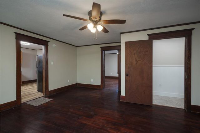 7798 3rd Street, Higginsville, MO 64037