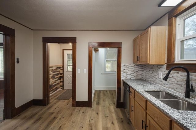 7798 3rd Street, Higginsville, MO 64037