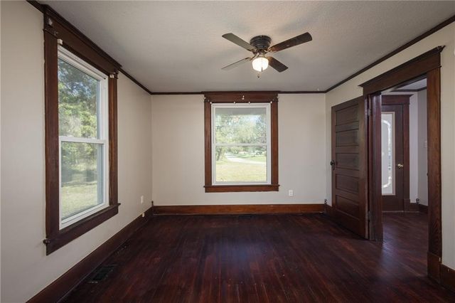 7798 3rd Street, Higginsville, MO 64037