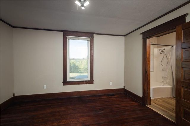 7798 3rd Street, Higginsville, MO 64037