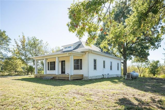 7798 3rd Street, Higginsville, MO 64037