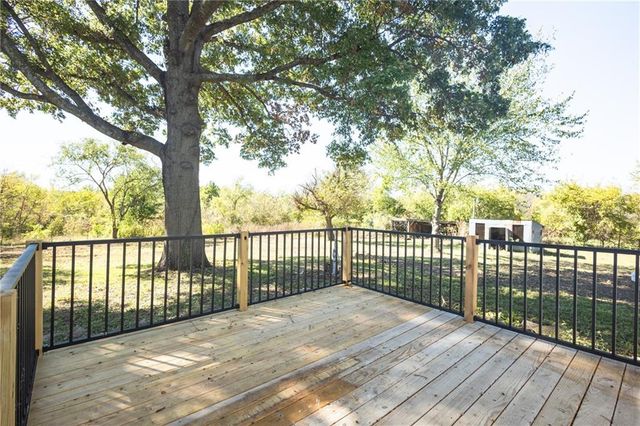 7798 3rd Street, Higginsville, MO 64037