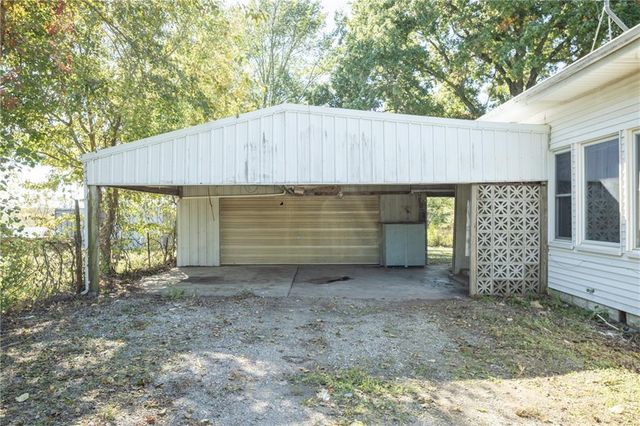 7798 3rd Street, Higginsville, MO 64037